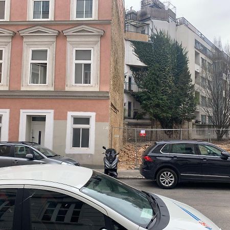 Apartament Modern Flat With Parking Space Wiedeń Zewnętrze zdjęcie